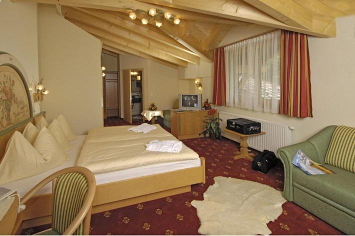 Hotel Jagdhof Ramsau am Dachstein Room photo