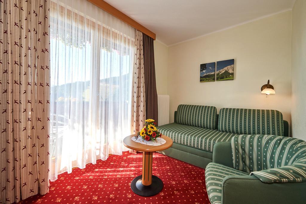 Hotel Jagdhof Ramsau am Dachstein Exterior photo